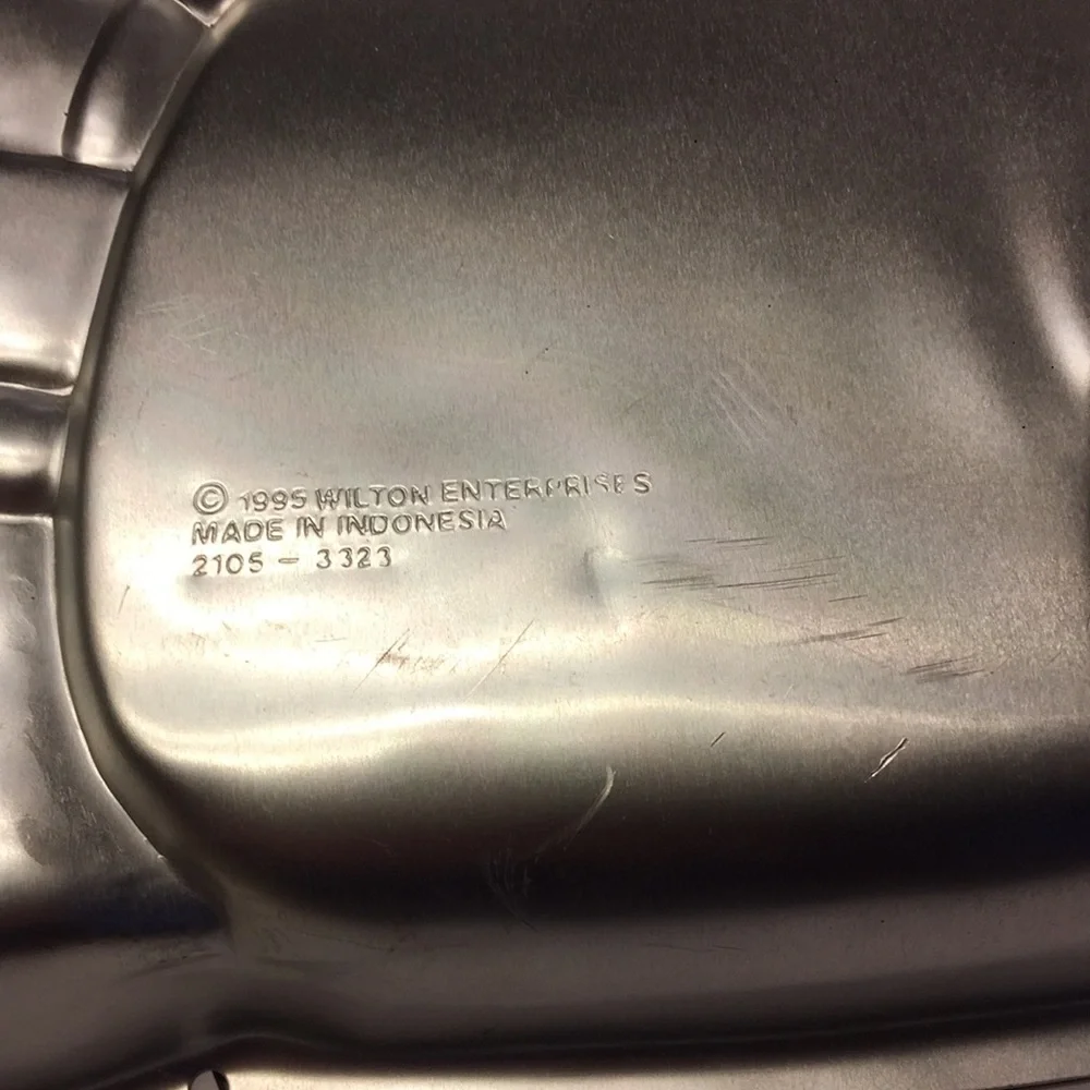 🎄Wilton Santa checking list cake pan